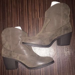 NEW rocket dog brown booties